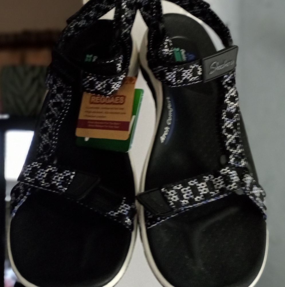 Skechers Outdoor Lifestyle Velcro Sandal Woman's sz 8 Back with silver and blue